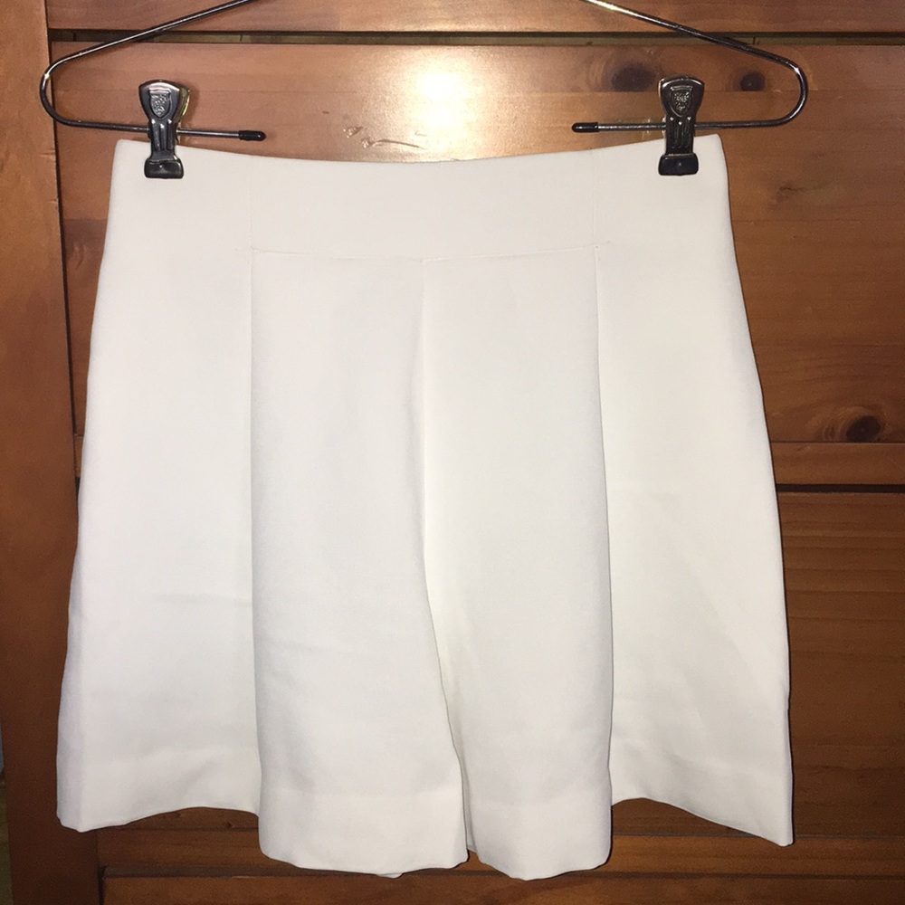 Club Monaco white pleated shorts size 00